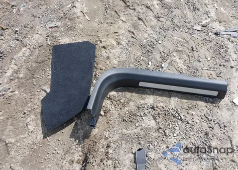 2021 Volvo Xc60 T5 R-Design z USA, uszkodzony, nr VIN YV4102DM7M1810204